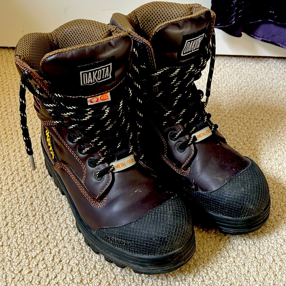 Dakota Duratoe metal free women’s 7M work hiking Boots